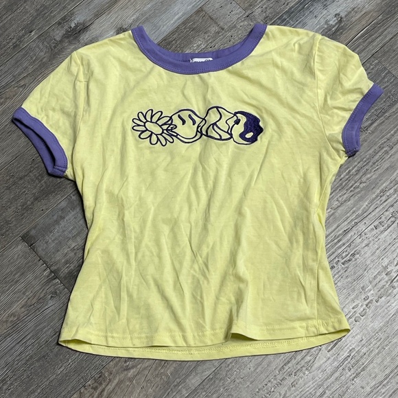 Rue 21 Tee with embroidered details - Picture 1 of 3